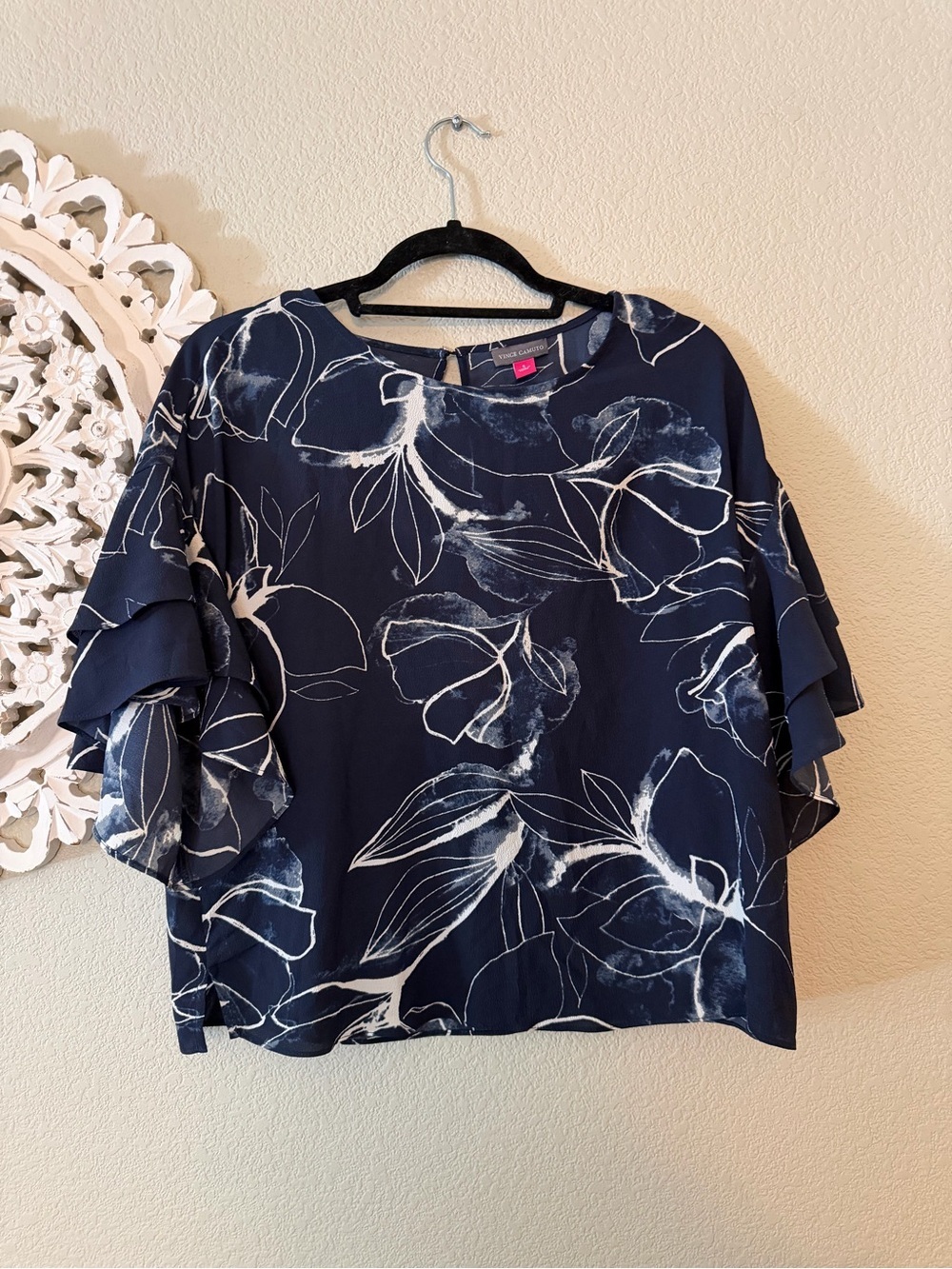 Vince Camuto Navy & White Floral Ruffle Sleeve Blouse